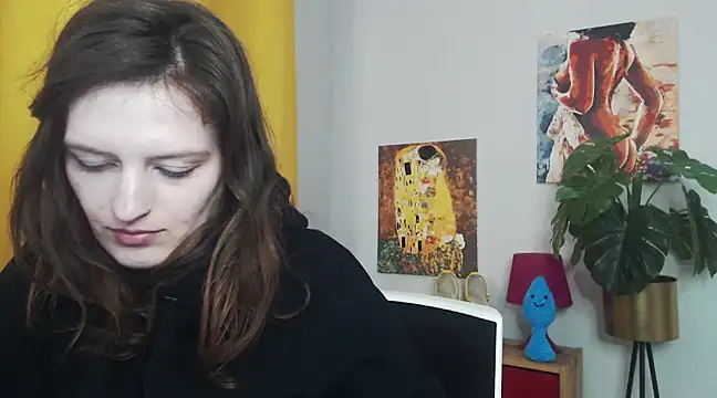 juicyNadine online show from 03-18-25, 09:23