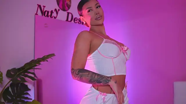 Snapshot of NatyDesiree chatting on 03-11-25, 05:13 NatyDesiree online show from 03-11-25, 05:13