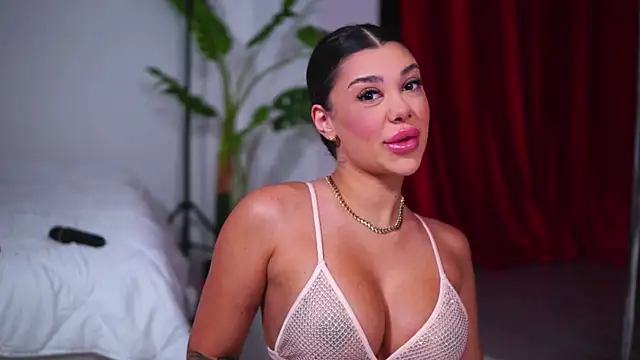 Snapshot of NatyDesiree chatting on 10-30-25, 10:02 NatyDesiree online show from 10-30-25, 10:02