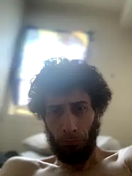 pantslesstraveler plt online show from 10-04-25, 08:21