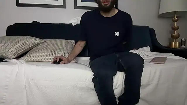 pantslesstraveler plt online show from 10-28-25, 08:46