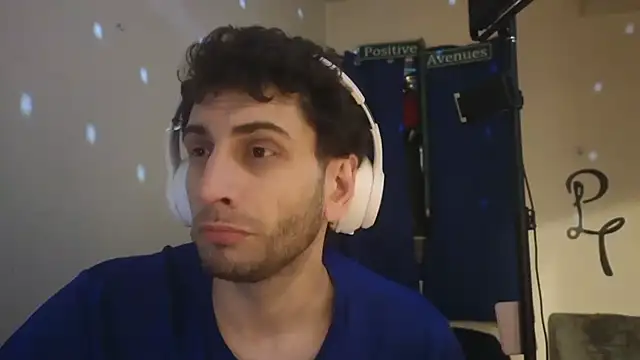 pantslesstraveler plt online show from 02-25-25, 12:49