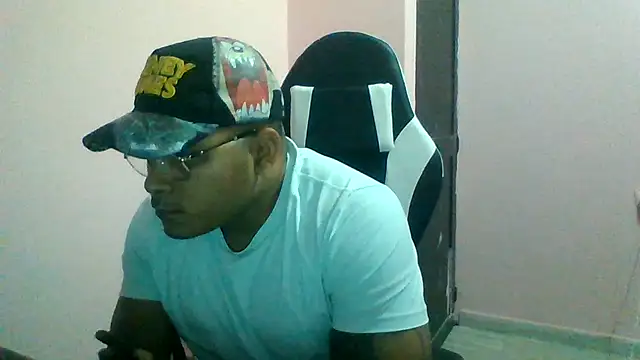 SaucyAffair0 online show from 07-11-26, 02:12