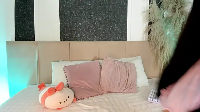 Alaia Manson online show from 02-21-26, 07:38