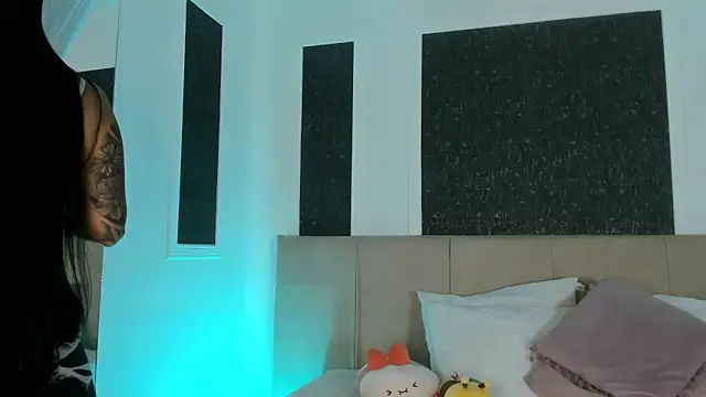 Alaia Manson online show from 02-26-26, 07:36