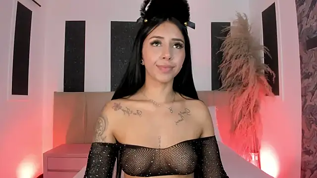 Alaia Manson online show from 12-19-25, 07:49