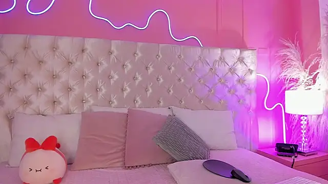 Alaia Manson online show from 10-07-25, 01:34