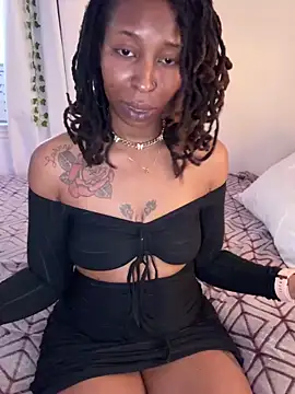 Snapshot of LeyaHoneybuns chatting on 02-23-25, 03:40 LeyaHoneybuns online show from 02-23-25, 03:40