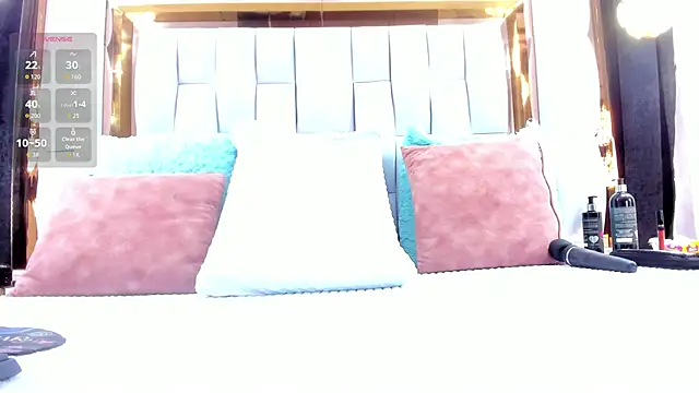 Snapshot of RileySweett chatting on 10-10-25, 11:44 RileySweett online show from 10-10-25, 11:44