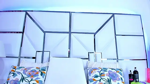 Snapshot of RileySweett chatting on 02-28-25, 11:47 RileySweett online show from 02-28-25, 11:47