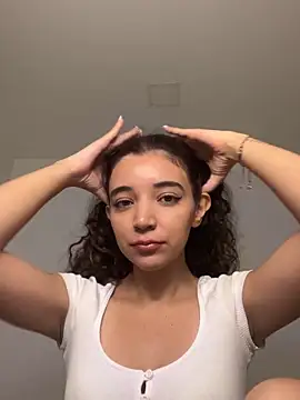 Snapshot of uniquerossie chatting on 12-04-25, 08:02 uniquerossie online show from 12-04-25, 08:02