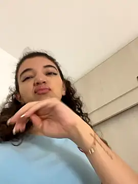 Snapshot of uniquerossie chatting on 12-02-25, 08:38 uniquerossie online show from 12-02-25, 08:38