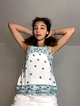 Snapshot of uniquerossie chatting on 12-18-25, 08:08 uniquerossie online show from 12-18-25, 08:08