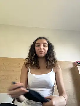 Snapshot of uniquerossie chatting on 11-13-25, 10:19 uniquerossie online show from 11-13-25, 10:19