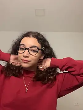 Snapshot of uniquerossie chatting on 12-05-25, 08:02 uniquerossie online show from 12-05-25, 08:02