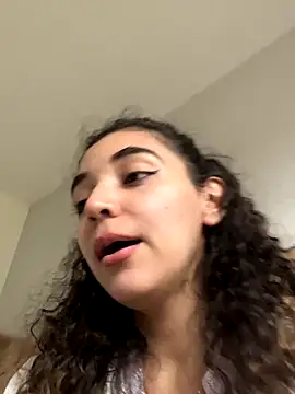 Snapshot of uniquerossie chatting on 11-17-25, 09:57 uniquerossie online show from 11-17-25, 09:57