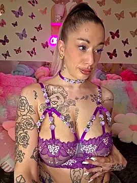 Snapshot of Chachou000 chatting on 04-22-26, 12:23 Chachou000 online show from 04-22-26, 12:23