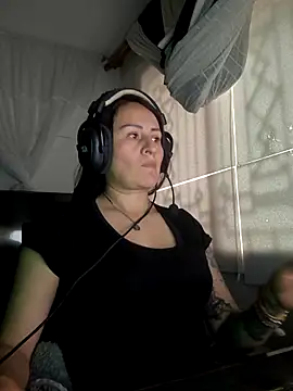 LuisaFernanda170823 online show from 04-13-26, 08:02