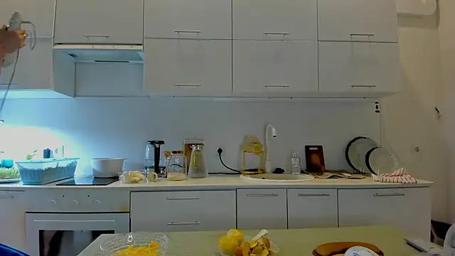 crystalnut online show from 12-04-25, 03:27