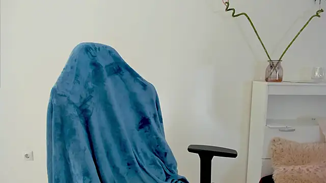 crystalnut online show from 09-26-25, 02:40