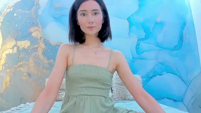 Snapshot of crystalnut chatting on 05-17-26, 02:33 crystalnut online show from 05-17-26, 02:33