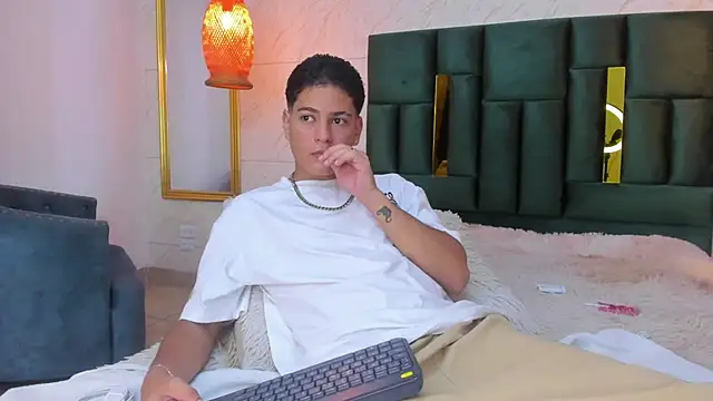 Levy Steve online show from 10-19-25, 04:37