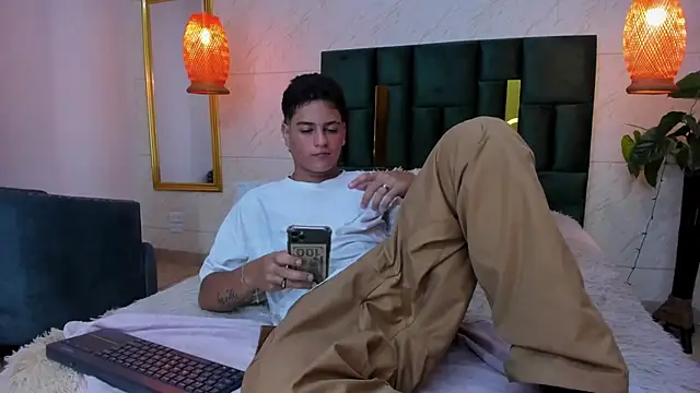 Levy Steve online show from 09-10-25, 04:11