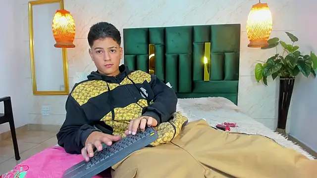 Levy Steve online show from 10-25-25, 03:28