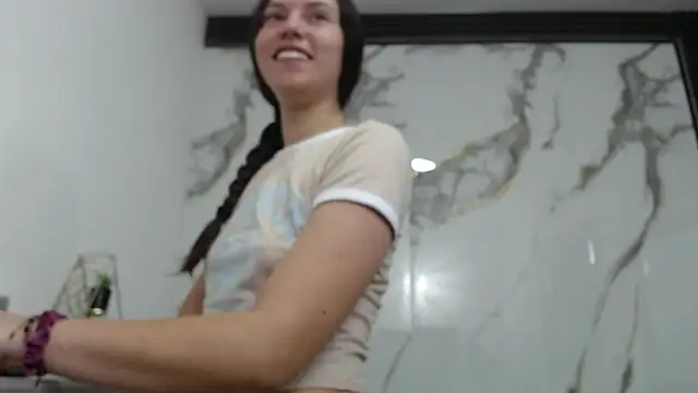 Lindsey8 online show from 04-11-26, 01:04