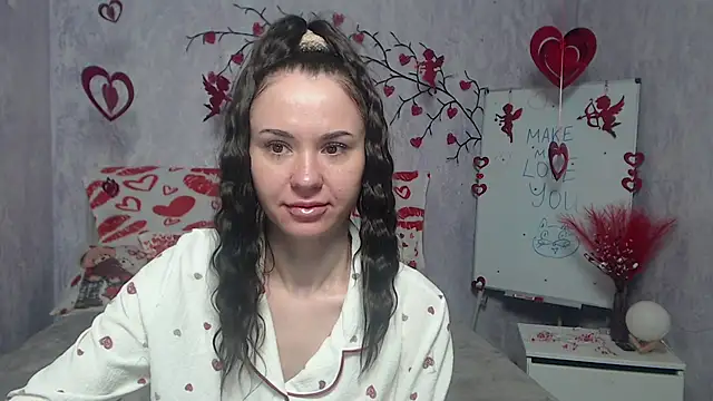 Snapshot of KaraCriegs chatting on 02-14-26, 06:19 KaraCriegs online show from 02-14-26, 06:19