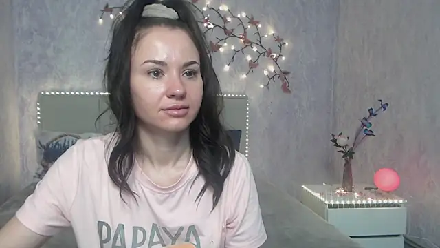 Snapshot of KaraCriegs chatting on 02-21-26, 06:32 KaraCriegs online show from 02-21-26, 06:32