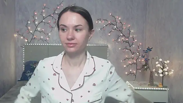 Snapshot of KaraCriegs chatting on 04-28-26, 02:27 KaraCriegs online show from 04-28-26, 02:27