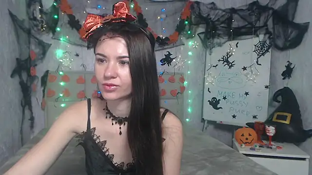 KaraCriegs online show from 10-29-25, 06:40