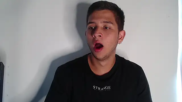 Snapshot of harold_18_ chatting on 10-28-25, 05:45 harold 18 online show from 10-28-25, 05:45