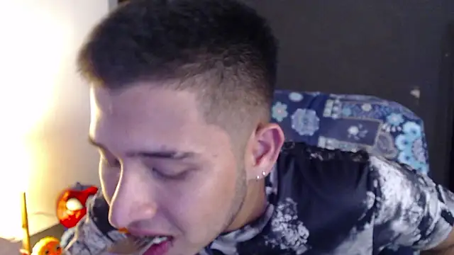 Snapshot of harold_18_ chatting on 02-25-26, 08:08 harold 18 online show from 02-25-26, 08:08