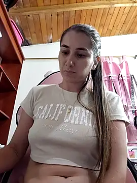 Snapshot of Iris_love18 chatting on 06-27-26, 01:44 Iris love18 online show from 06-27-26, 01:44