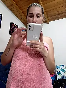 Snapshot of Iris_love18 chatting on 07-24-26, 11:34 Iris love18 online show from 07-24-26, 11:34