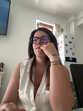 Snapshot of NadiraNoor chatting on 06-01-26, 08:47 NadiraNoor online show from 06-01-26, 08:47