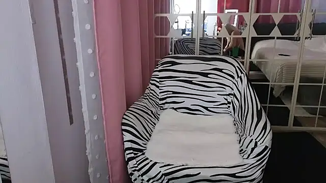 Ina HotX online show from 11-15-25, 04:11