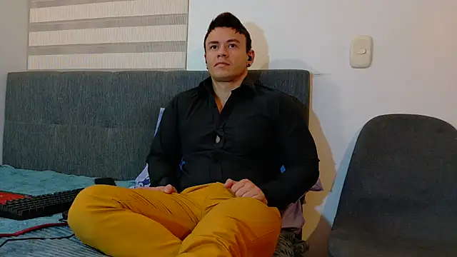 Snapshot of MarksMuscle chatting on 10-12-25, 06:04 MarksMuscle online show from 10-12-25, 06:04