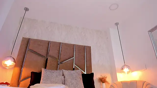 Martinaa Jones  online show from 11-21-25, 08:08