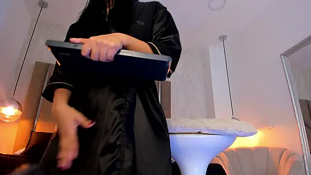 Martinaa Jones  online show from 12-03-25, 07:35