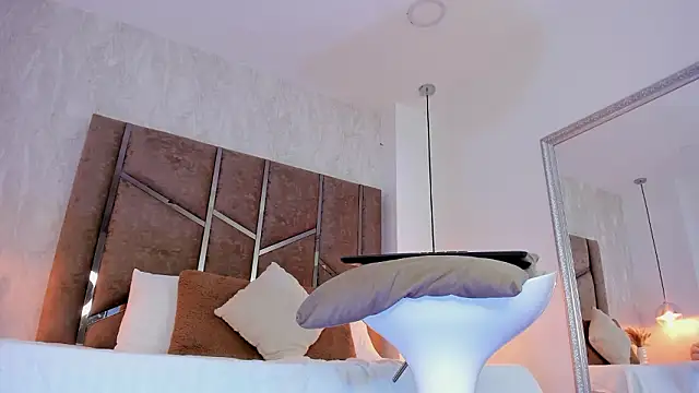 Martinaa Jones  online show from 03-15-26, 12:34