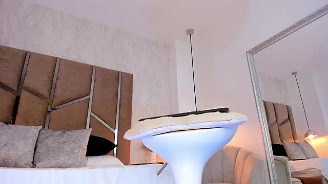 Martinaa Jones  online show from 11-16-25, 07:29