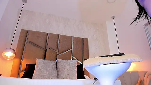 Martinaa Jones  online show from 11-23-25, 07:24