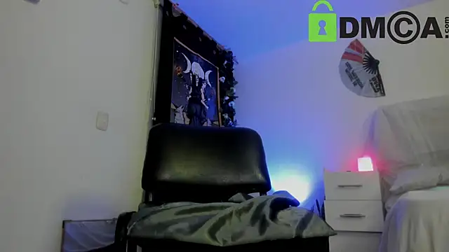 Lucyerobbie online show from 03-10-25, 04:38