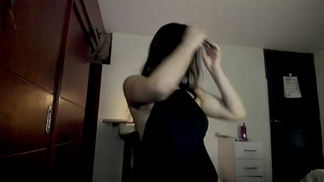 Lucyerobbie online show from 04-14-26, 10:53