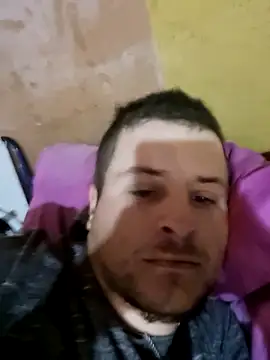 Snapshot of TusOjitosClaros69 chatting on 09-12-25, 07:35 TusOjitosClaros69 online show from 09-12-25, 07:35