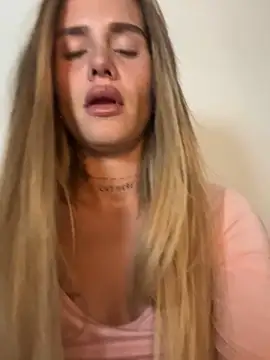 EmiliaCatalina online show from 12-22-25, 11:27