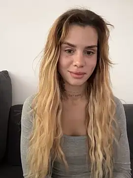 EmiliaCatalina online show from 01-18-26, 03:26